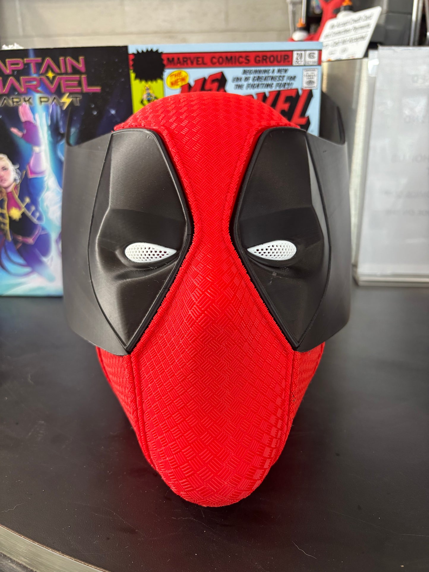 Deadpool and Wolverine  - 6-Piece Magnetic Hero Mask Display