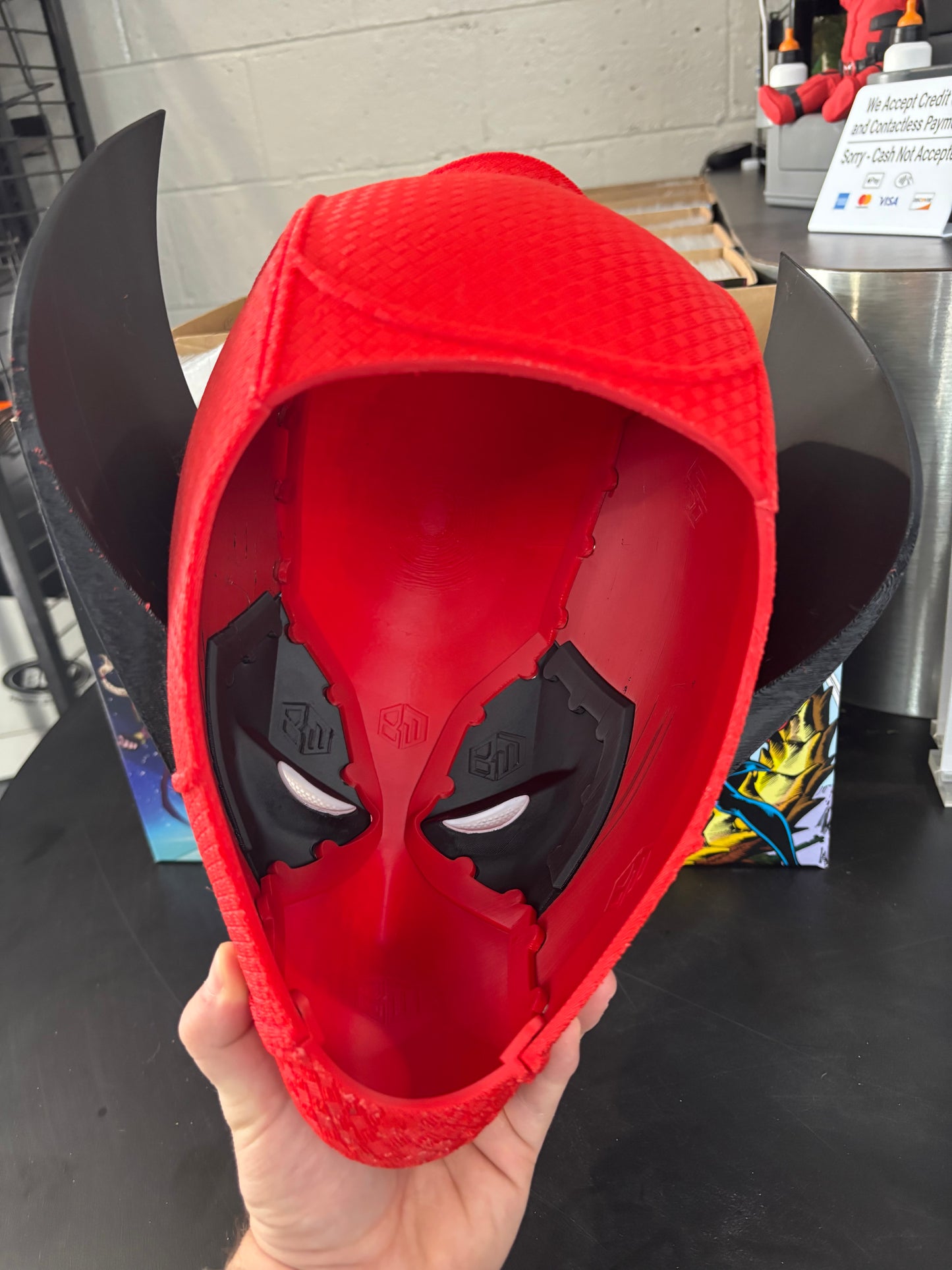 Deadpool and Wolverine  - 6-Piece Magnetic Hero Mask Display