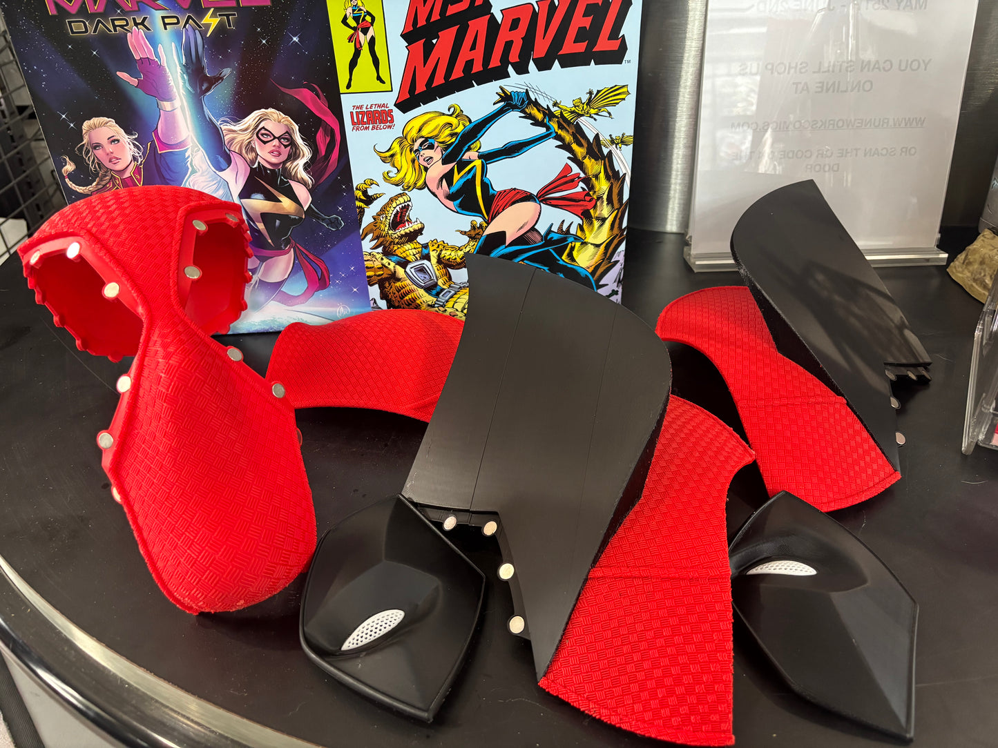 Deadpool and Wolverine  - 6-Piece Magnetic Hero Mask Display