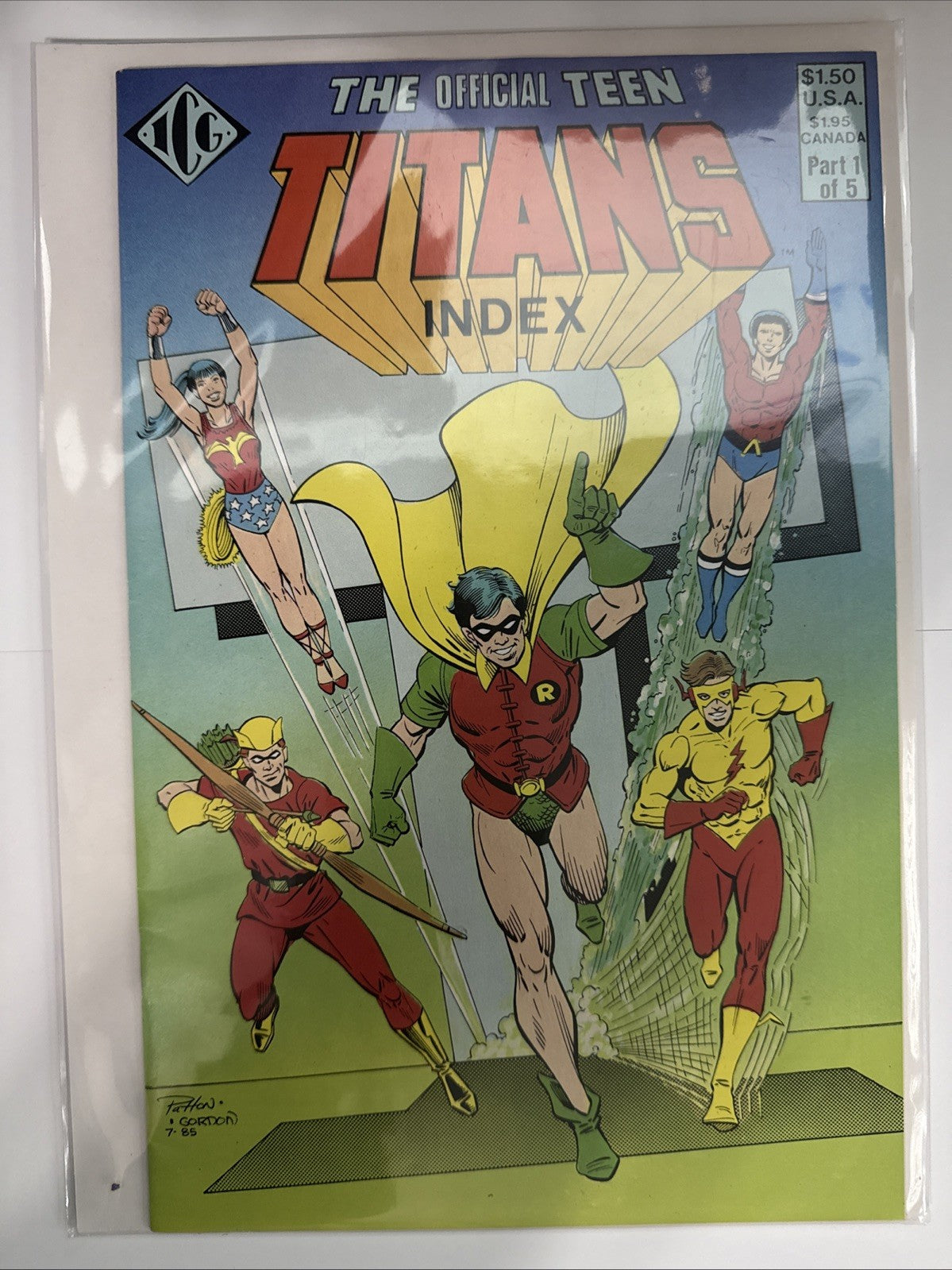 DC Titans 3 book lot. Official Teen Titans index